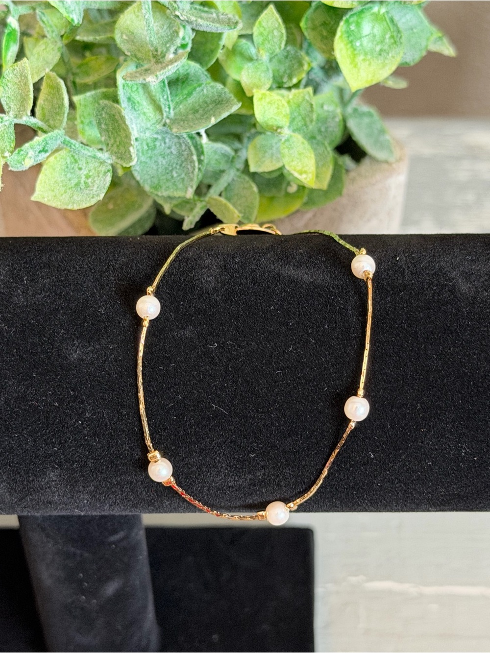 Sarah Coventry Gold Bracelet with White Pearls